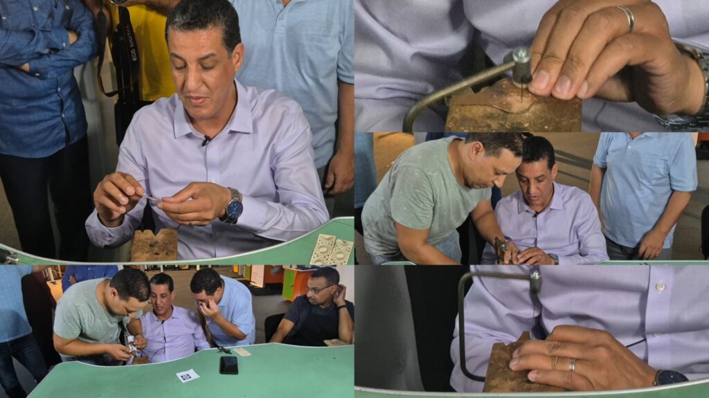 بالفيديو.. رئيس غرفة الصناعة التقليدية بسوس ماسة يُجرب مقعد الحرفي في مهرجان تيميزار وسط عدسات الصحافة