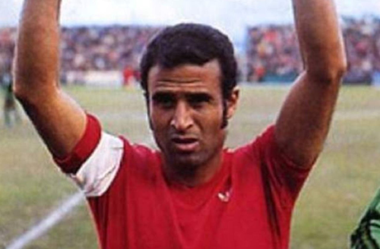 وفاة أحمد فرس أسطورة كرة القدم المغربية عن عمر 79 عامًا بعد صراع مع المرض