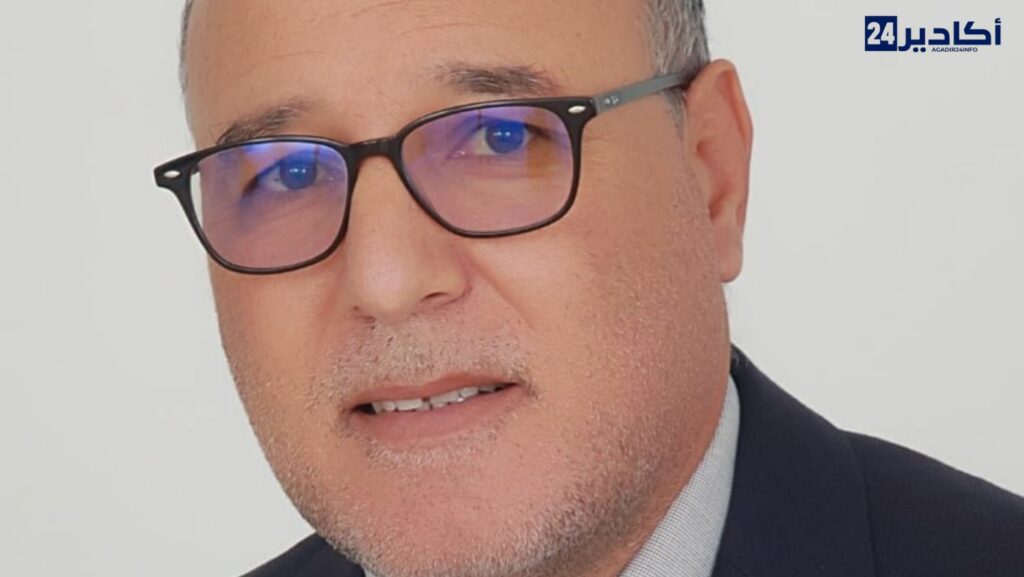 عندما يمشي رئيس الجماعة مع السكان في مسيرة آيت بوكماز لفتح طريق التنمية