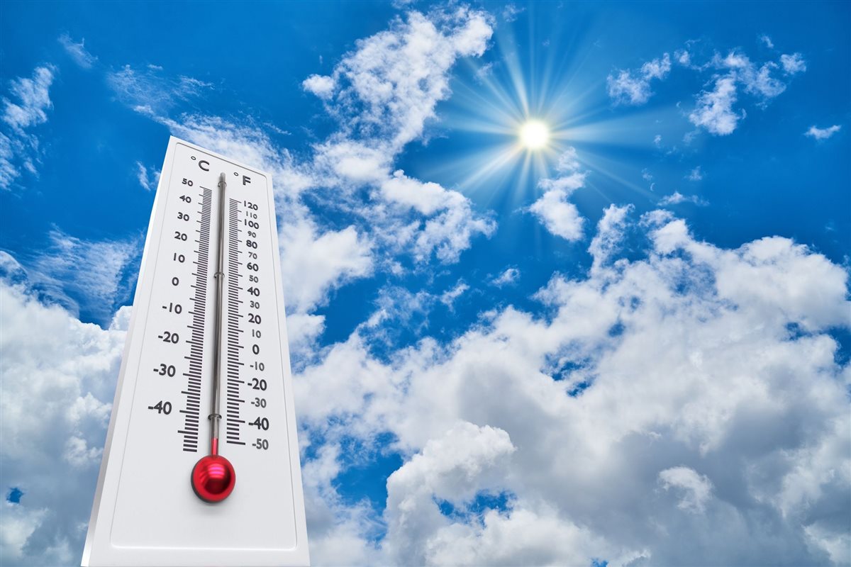طقس حار وزخات رعدية مرتقبة اليوم بعدد من مناطق المملكة