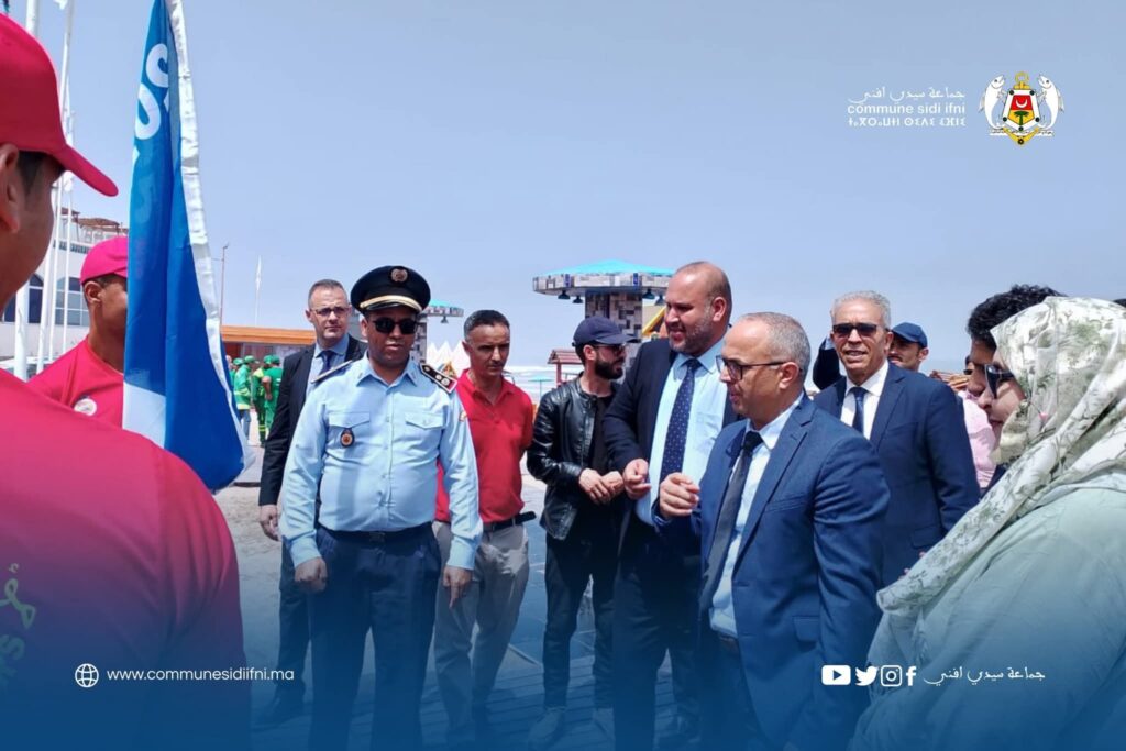 شاطىء سيدي افني يحافظ على شارة اللواء الأزرق ويعد مرة أخرى المصطافين بجودة مياه نقية.