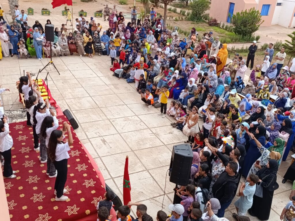 +صور : سيدي إفني تشهد على حفل مدرسي ختامي تربوي صفق له الجميع…وهذا كان السبب