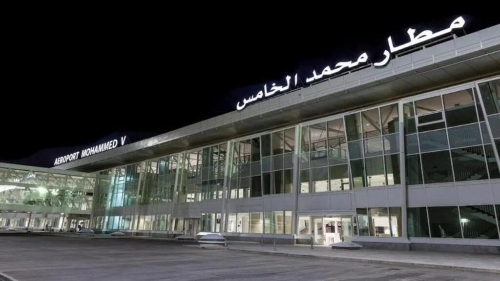 سقوط محتالتين بمطار الدار البيضاء: شبكة نصب بمليوني درهم
