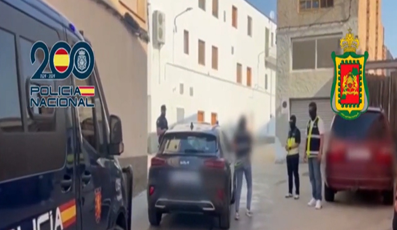 الشرطة الإسبانية تعتقل عنصرين يشتبه في انتمائهما لـ “داعش” بكتالونيا بتعاون مع المغرب الشرطة الإسبانية تعتقل عنصرين يشتبه في انتمائهما لـ “داعش” بكتالونيا بتعاون مع المغرب