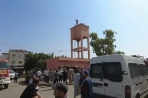 احتجاج جديد فوق صهريج مائي يستنفر السلطات