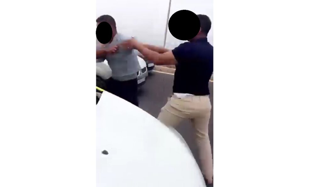 أكادير : شجار عنيف بين سائق طاكسي وسائق سيارة يتسبب في عرقلة حركة السير بطريق تغازوت