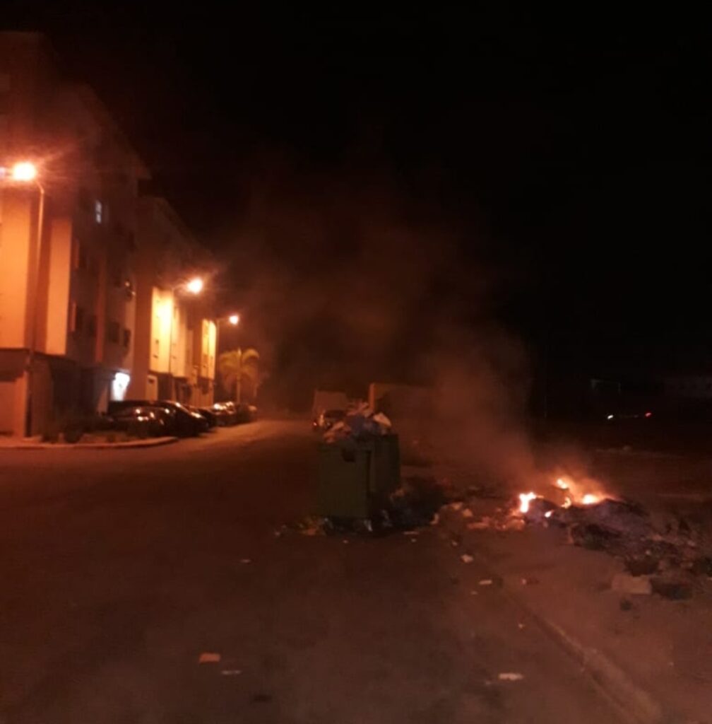 حرق الأزبال بحي تاسيلا بالدشيرة الجهادية يثير استياء الساكنة ويهدد الصحة العامة