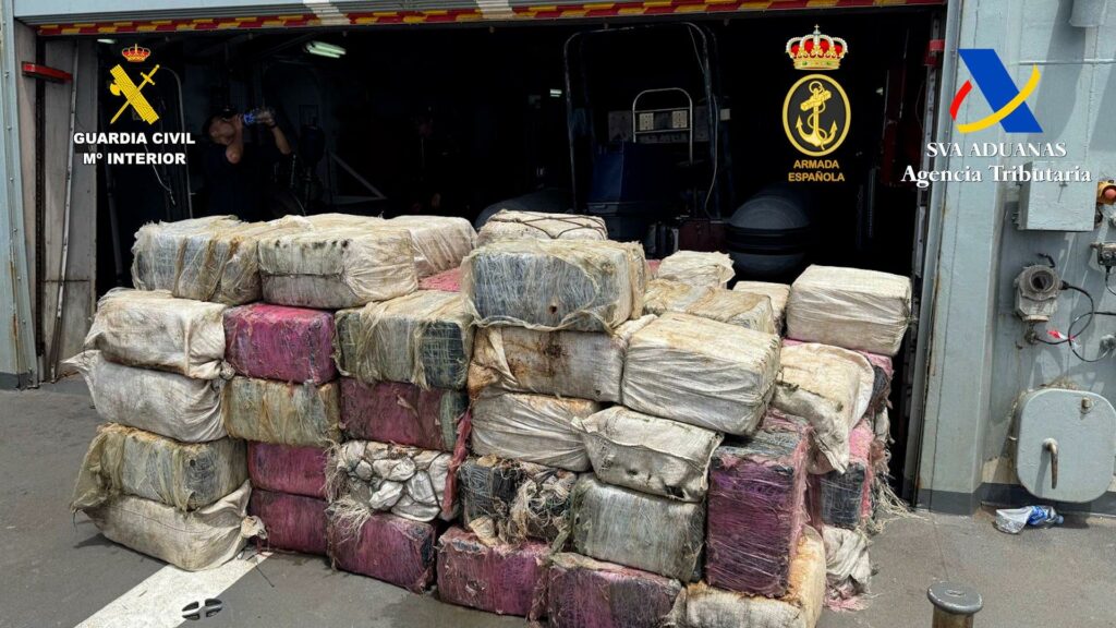 الكوكايين في عرض البحر.. بتعاون مع المغرب، إسقاط سفينة «سكاي وايت» في كمين دولي