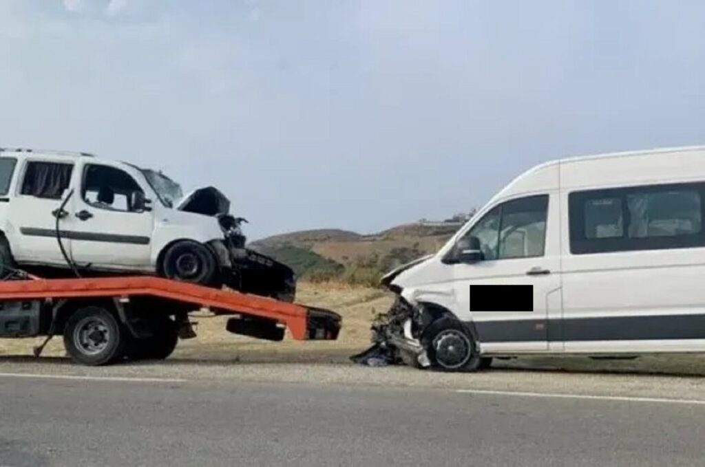 ارتفاع ضحايا حادث اصطدام حافلة لنقل المستخدمين بسيارتين خفيفتين.