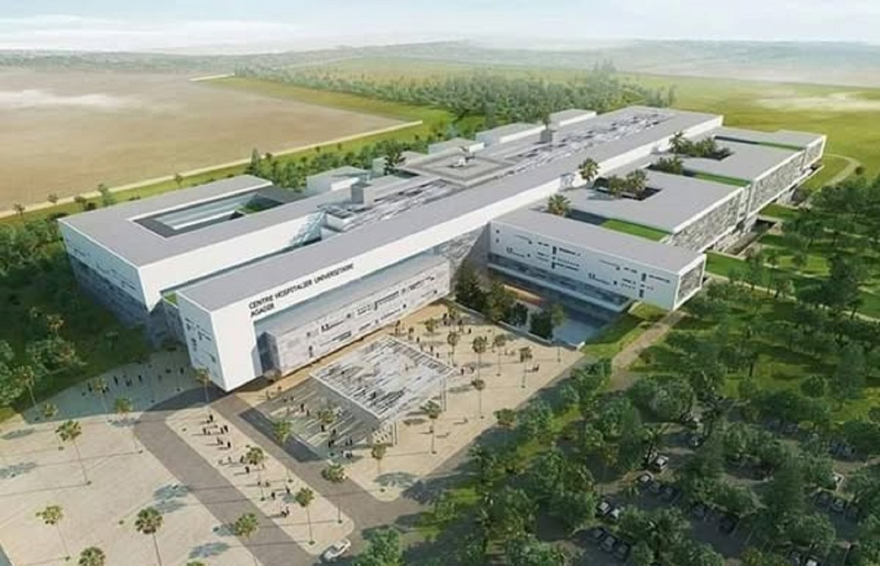 بين مطرقة السرعة وسندان الاستشفاء .. صرخة من أمام مستشفى أكادير الجامعي 