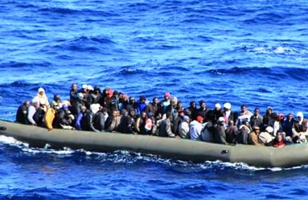 قارب الموت: قصة مرعبة لمهاجرين يلقون ببعضهم في عرض المحيط