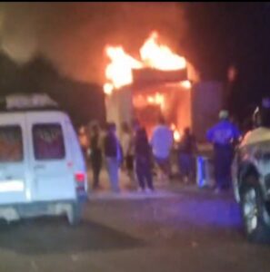 ألسنة اللهب تلتهم شاحنة مقطورة بأكادير… والتحقيق يتواصل