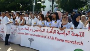 بينها الزيادة في الأجور.. اتفاق بين الأطباء ووزارة الصحة يفضي إلى حل مجموعة من الملفات العالقة