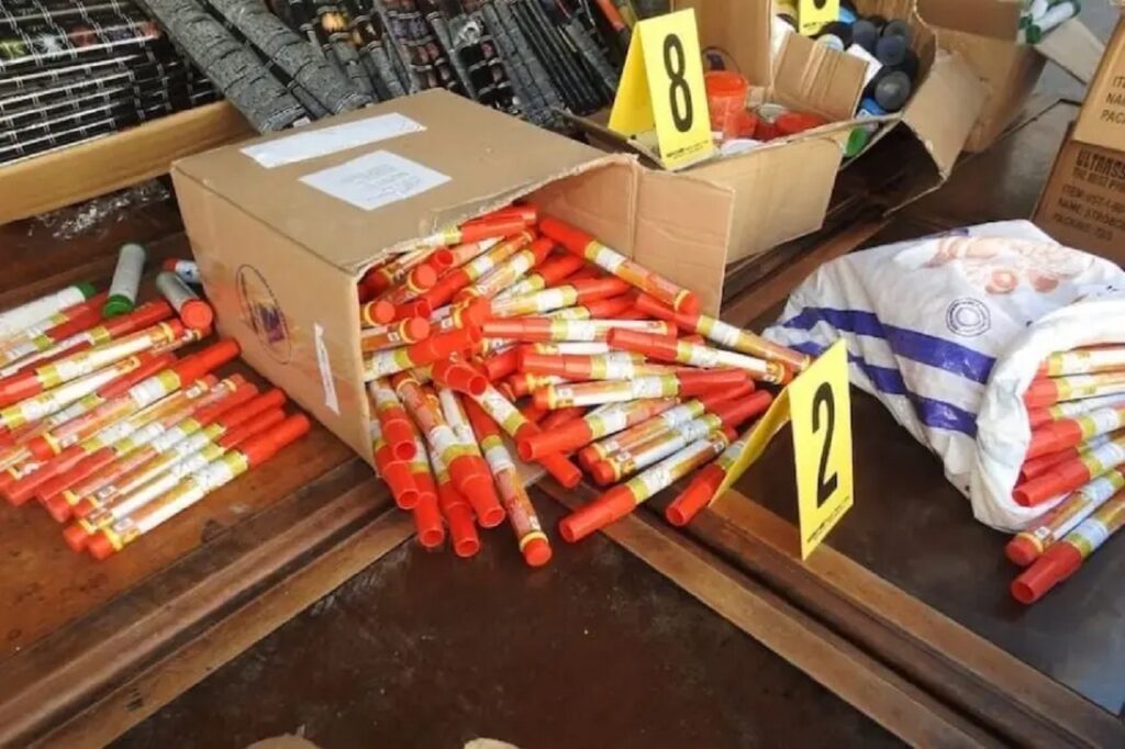 حجز 260 شهبا اصطناعية محظورة قبيل انطلاق مباراة اتحاد طنجة وحسنية أكادير