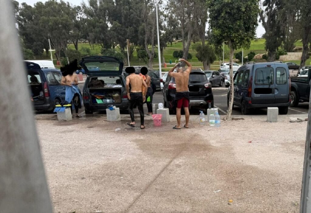 سلوكيات غير مسؤولة “تُغرق” كورنيش أكادير وتُغضب أرباب المقاهي والمطاعم