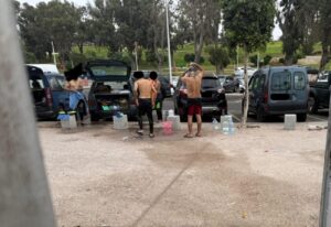 سلوكيات غير مسؤولة “تُغرق” كورنيش أكادير وتُغضب أرباب المقاهي والمطاعم