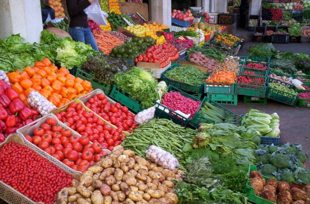 الأسر المغربية بين كلفة الدخول المدرسي والارتفاع الجديد في أسعار الخضر