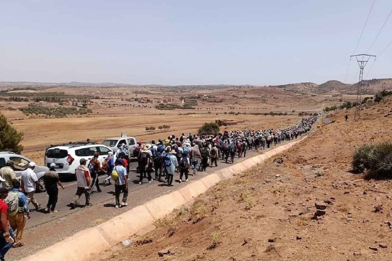سكان قرى أزيلال يواصلون التوافد على مقر العمالة في انتفاضة ضد التهميش والنسيان