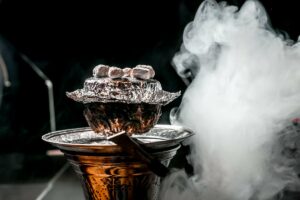 صونابا أكادير تشهد استنفاراً أمنياً بسبب الشيشا انتهى بتوقيف مالك فندق و ابنه