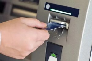 جامعة حقوق المستهلك تندد بتجاوزات البنوك وتطالب بحماية البنوك