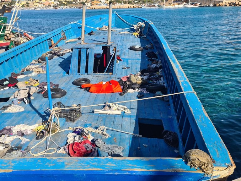 أكادير: جمعيات حقوقية تطالب بتدخل عاجل بعد اختفاء 8 قوارب في عرض البحر