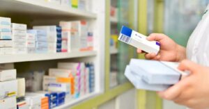 الصيادلة يشكون وزير الصحة إلى أخنوش