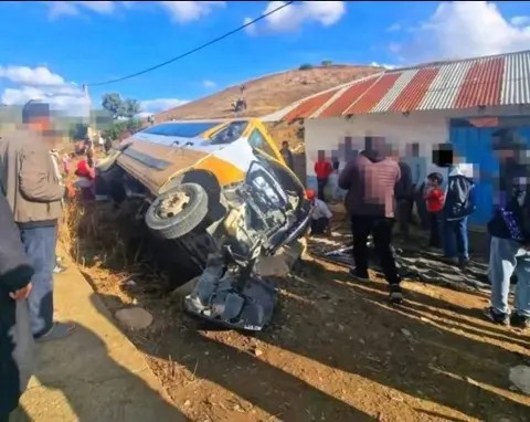 انقلاب حافلة للنقل المدرسي كان على متنها أكثر من 40 تلميذا وتلميذة