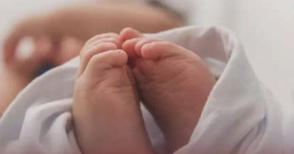 عناصر الأمن تدخل على خط وفاة غامضة لرضيعة داخل حضانة أطفال