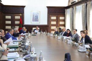 مجلس الحكومة يصادق على مشاريع قوانين جديدة ويوافق على إحداث منطقتين للتسريع الصناعي