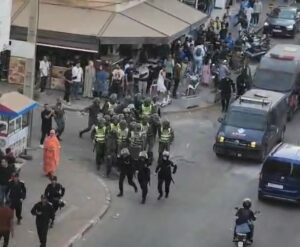 فوضى “جيل Z” في إنزكان: الأمن يطارد متورطين في سرقة وتخريب بنك ومتاجر