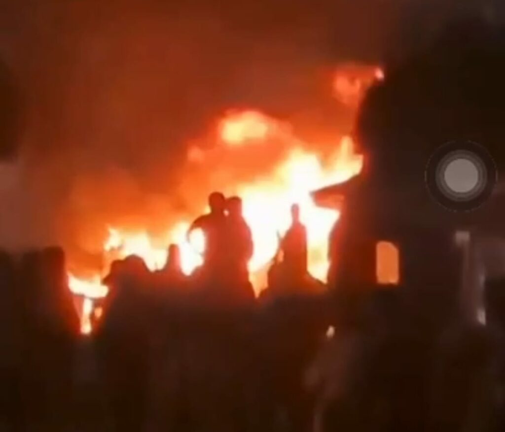 احتجاجات جيل Z تهز سيدي بيبي: المقر الجماعي والمحجز البلدي في عين العاصفة