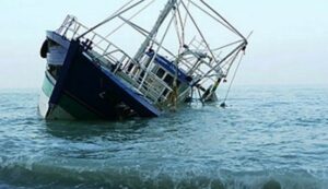 الغموض يكتنف اختفاء سفينة صيد مغربية في عرض البحر