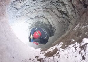 إنقاذ خمسيني بعد ساعات من المعاناة داخل حفرة للصرف الصحي