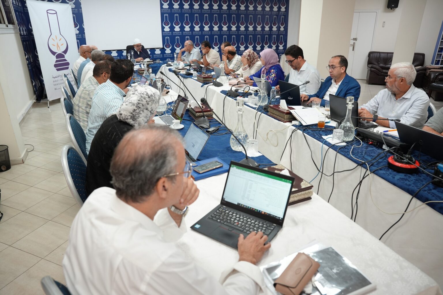 العدالة والتنمية يدعو لتهدئة احتجاجات “جيل Z” ويحمّل الحكومة مسؤولية “اختلالات” قطاعات حيوية العدالة والتنمية يدعو لتهدئة احتجاجات “جيل Z” ويحمّل الحكومة مسؤولية “اختلالات” قطاعات حيوية
