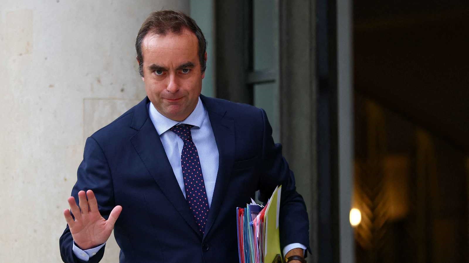 تشكيل حكومة فرنسية جديدة برئاسة سيباستيان لوكورنو تضم 18 وزيرًا