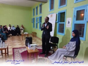 سيرة أستاذ جامعي تلهم تلاميذ الثانوية التقنية ابن سليمان الرسموكي بتيزنيت.