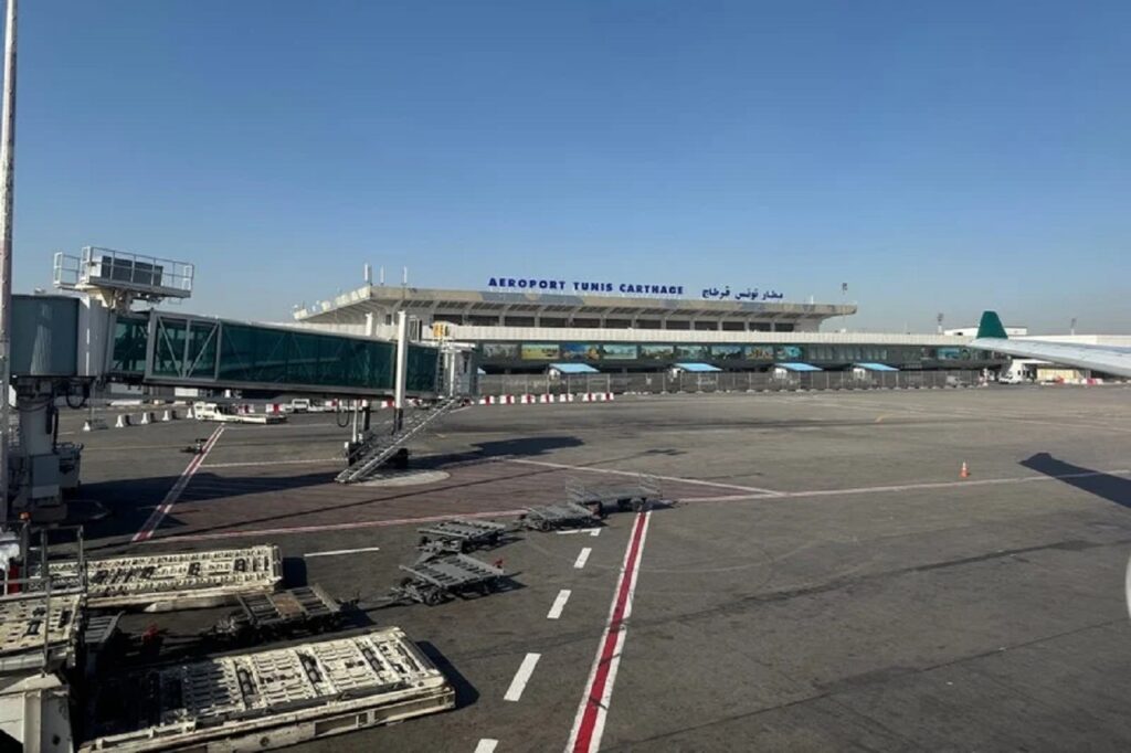 مغاربة يشكون المنع من دخول الأراضي التونسية