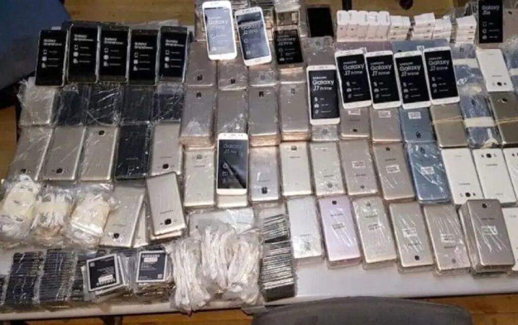 هواتف مهربة تهدد أمن المغاربة، وسط تحذيرات من اختراق المعطيات الشخصية
