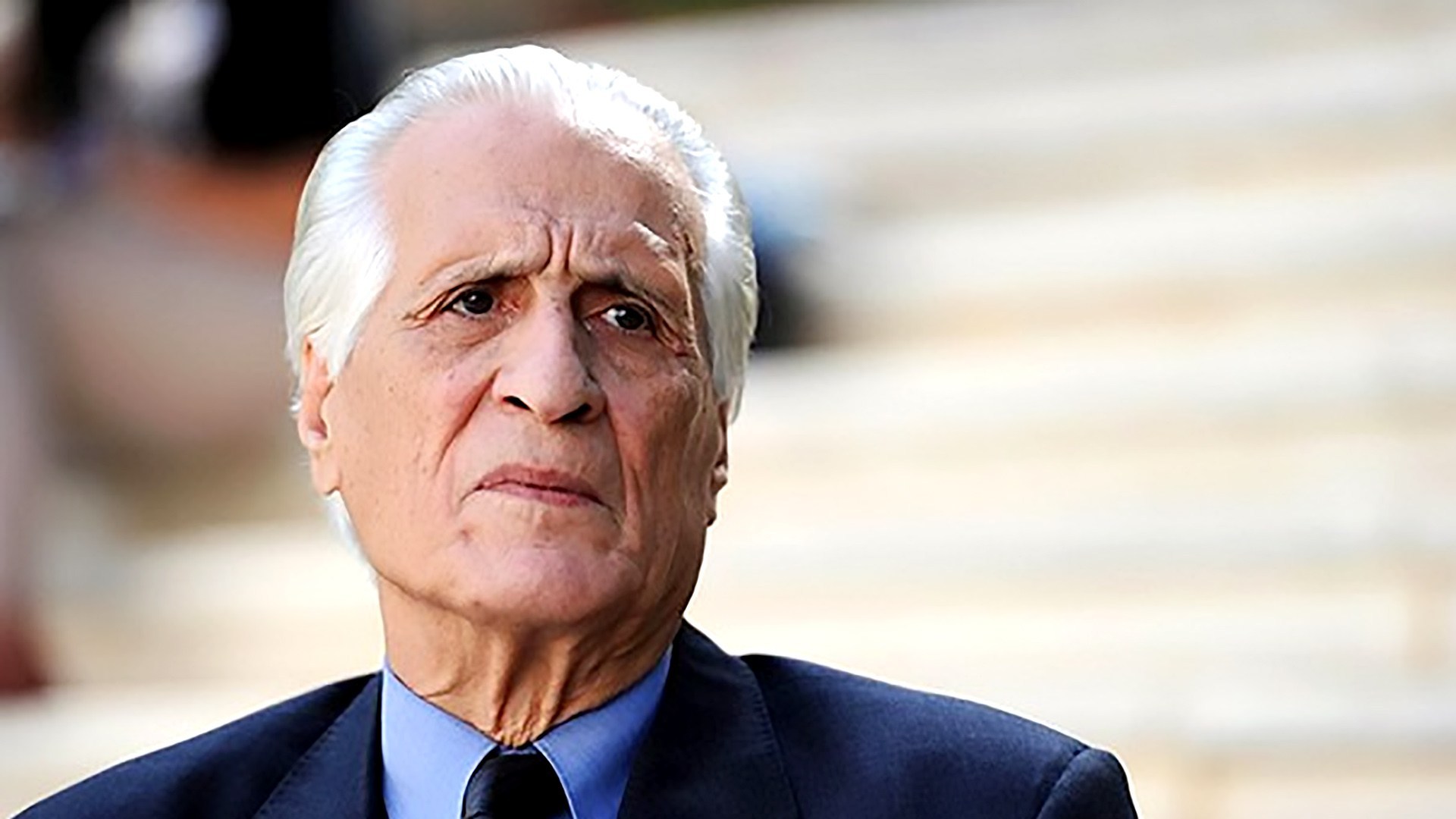 وفاة أحمد طالب الإبراهيمي: مسيرة حافلة من المقاومة إلى قيادة الدبلوماسية والمطالبة بالديمقراطية.