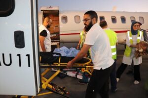 نقل سيدة حامل بطائرة طبية من العيون إلى أكادير بسبب ولادة مبكرة