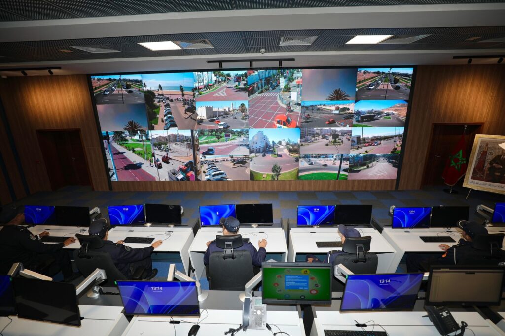 الأمن الوطني يُطلق مركز القيادة والتنسيق الجديد بأكادير.. قفزة نوعية في “شرطة النجدة” والمراقبة الذكية ( +صور )