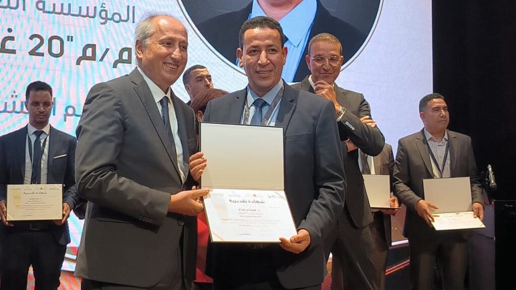 مديرية تيزنيت تتربع على عرش التميز التربوي بسوس ماسة وتظفر بالجائزة الأولى في مسابقة “أستاذ السنة” بحضور الوزير برادة.