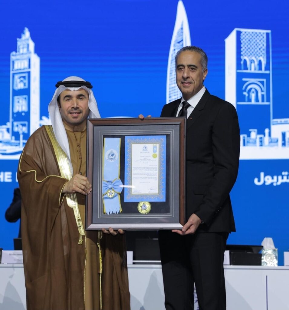 منظمة الأنتربول توشّح عبد اللطيف حموشي بوسام الأنتربول من الطبقة العليا