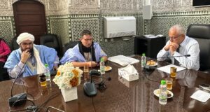 وفد من قبيلة آيت ياسين الصحراوية في زيارة رسمية إلى مجلس جهة الدار البيضاء سطات احتفالًا بالذكرى الخمسين للمسيرة الخضراء المظفرة