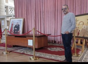 مكتب خشبي برمزيات استثنائية في أكادير