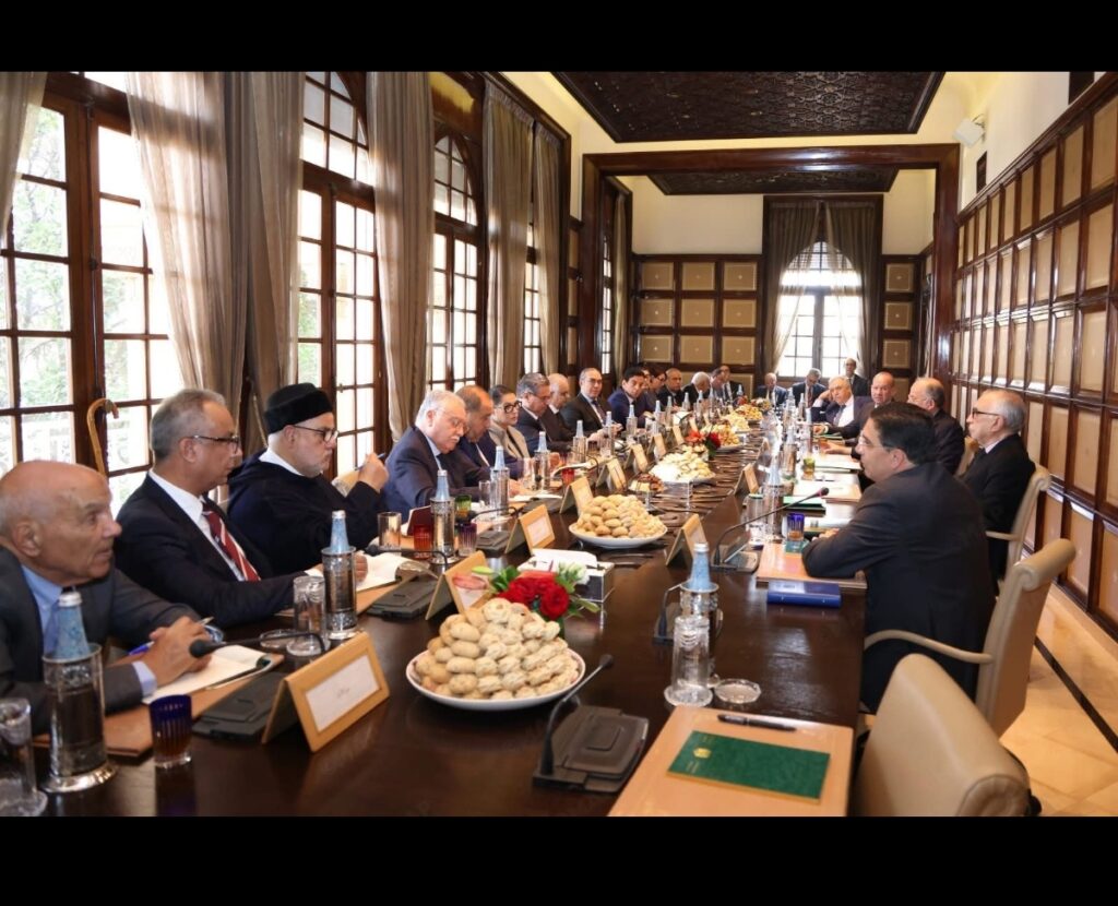 المغرب يفتح ورش تحيين وتفصيل مبادرة الحكم الذاتي بالصحراء – اجتماع تاريخي يجمع مستشاري الملك وزعماء الأحزاب