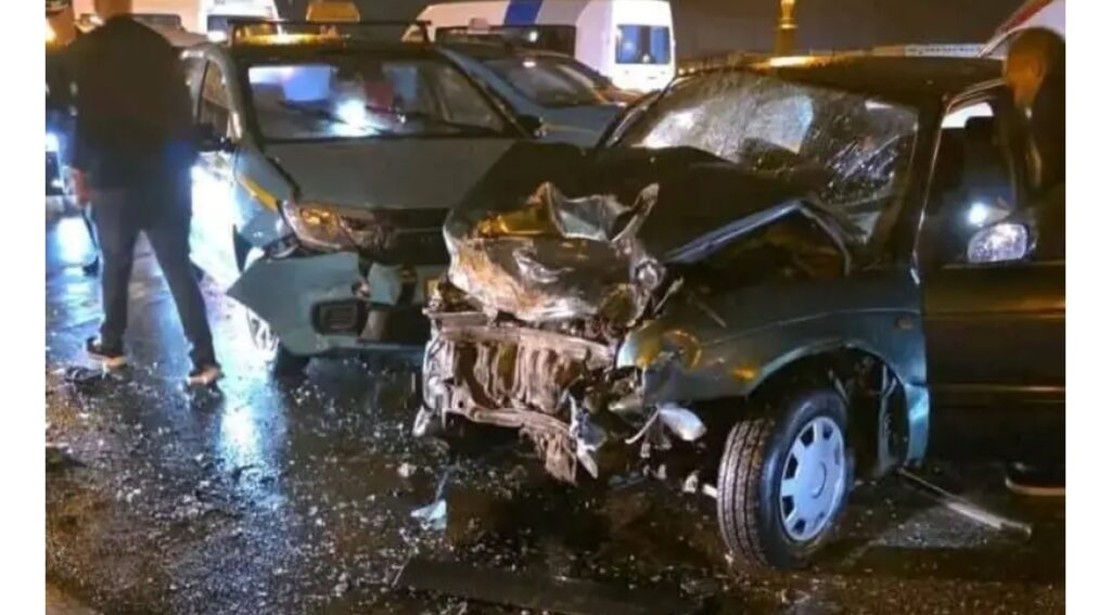 حادث مروّع: سائق مخمور يتسبب في اصطدام ثلاثي خطير بمغوغة، و يتسبب في إصابات و إغماءات