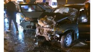 حادث مروّع: سائق مخمور يتسبب في اصطدام ثلاثي خطير بمغوغة، و يتسبب في إصابات و إغماءات