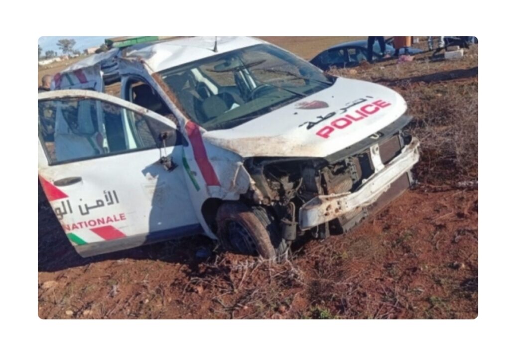 انقلاب سيارة أمن وطني في مهمة رسمية يثير الاستنفار بالطريق الإقليمية R321