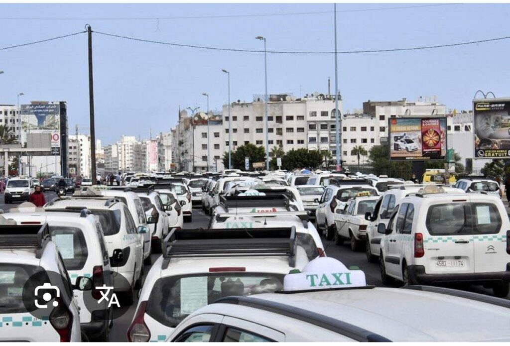 ارتباك في حركة “الطاكسيات” بإقليم اشتوكة يشعل غضب المواطنين، وسط مطالب بحلول عاجلة